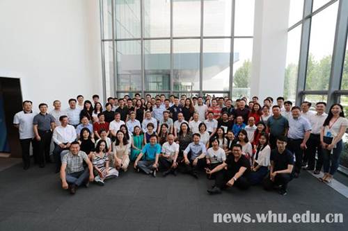 http://news.whu.edu.cn/__local/4/4A/73/EAEAF40CA3985AFDF53FEC5F32F_1B52652D_A9A4.jpg