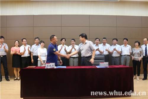 http://news.whu.edu.cn/__local/E/6F/A1/830C1537D481EB4F6D1DB149A9B_A941D6FC_7F3A.jpg