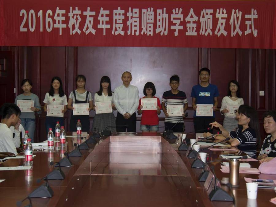 http://xyc.whu.edu.cn/__local/8/E6/18/927FBB84837966BBB46F917B840_F3E02250_17870.jpg